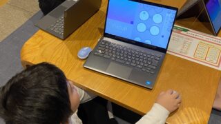 ビスケットでジャンプゲーム！